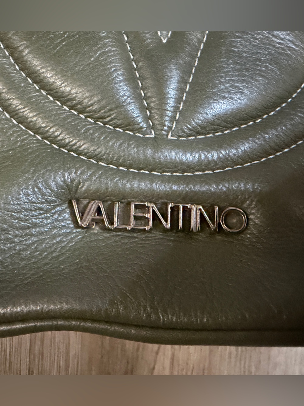 Valentino Olive Green Leather Shoulder Bag with Gold Chain Strap - Picture 4 of 12